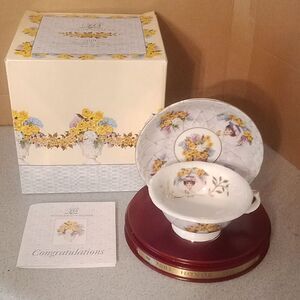 2001 Avon honor society commemorative teacup and saucer award
